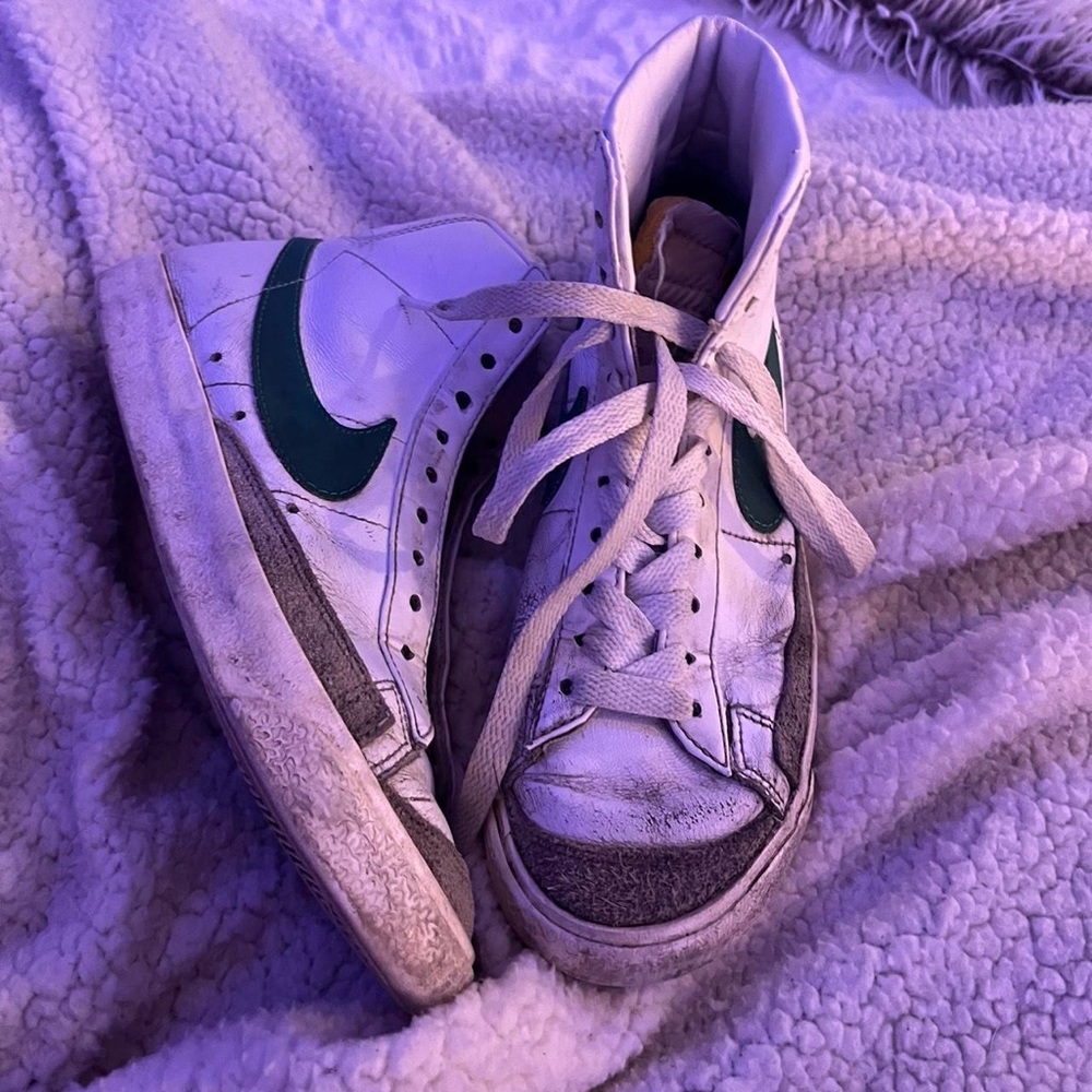 GREEN NIKE BLAZERS